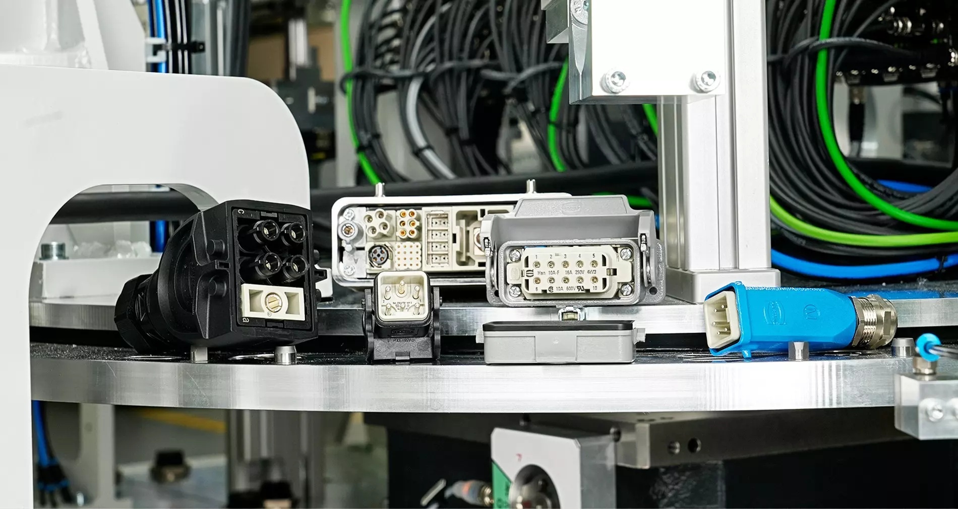 Han-Modular模块化连接器在控制柜中的应用